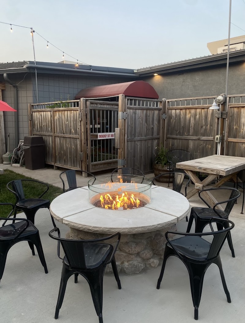 Fox Valley Foosball – The Mad Apple Burger & Billiard Co.